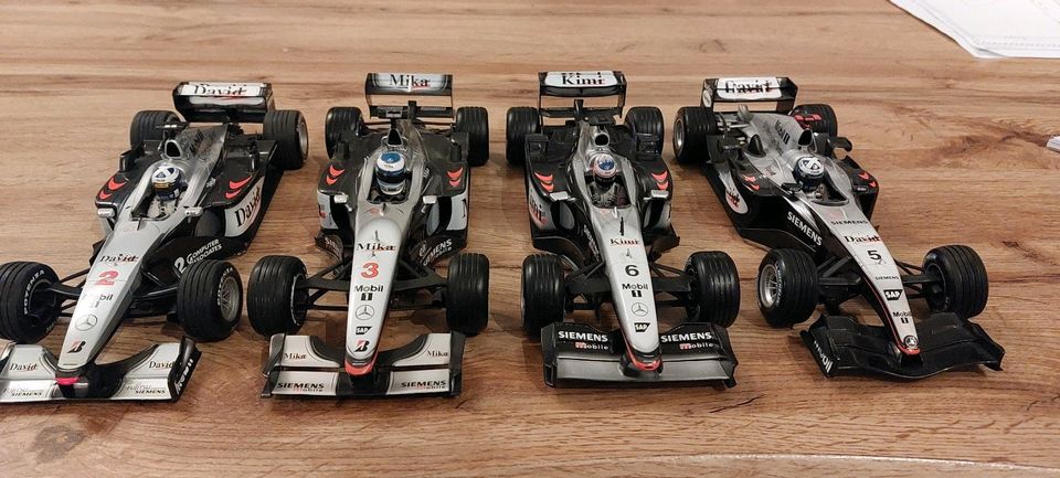 Sammlung verschiedener McLaren Mercedes Modellautos 1:18 in Oranienbaum-Wörlitz