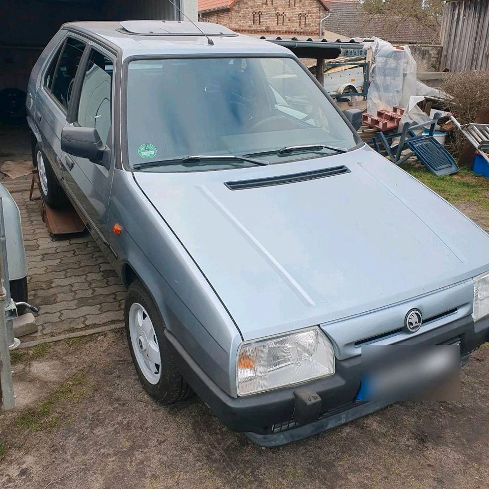 Skoda Favorit Silverline GLX Oldtimer HU02/25 63250km in Märkische Heide