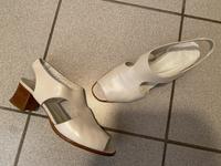 Leder-Sandalette perlmutt-weiß Nordrhein-Westfalen - Bornheim Vorschau