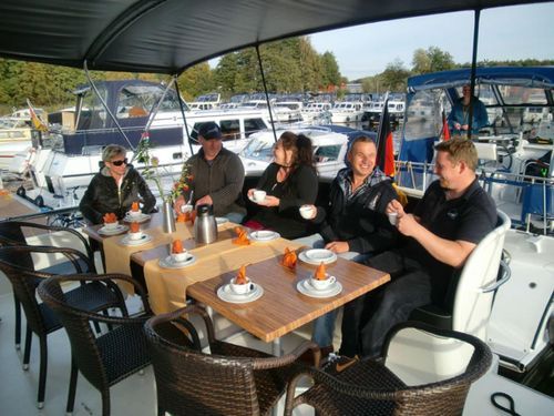 Bootsurlaub im Frühling mit Freunden auf der Müritz oder Ostsee in Dörfles-Esbach