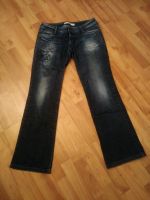 Jeans mit Verzierung (Gr. 40/32) zu verkaufen Frankfurt am Main - Bornheim Vorschau