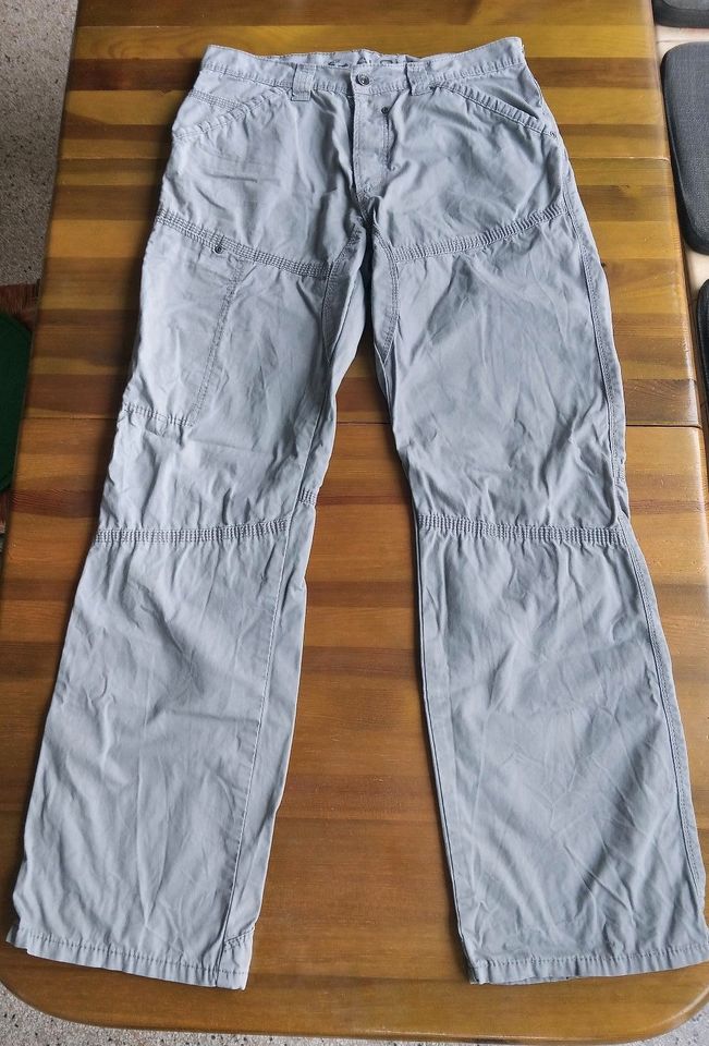 leichte Herren Schlaghose Jeanshose hell grau Cargo Skater 33/32 in Oberhausen