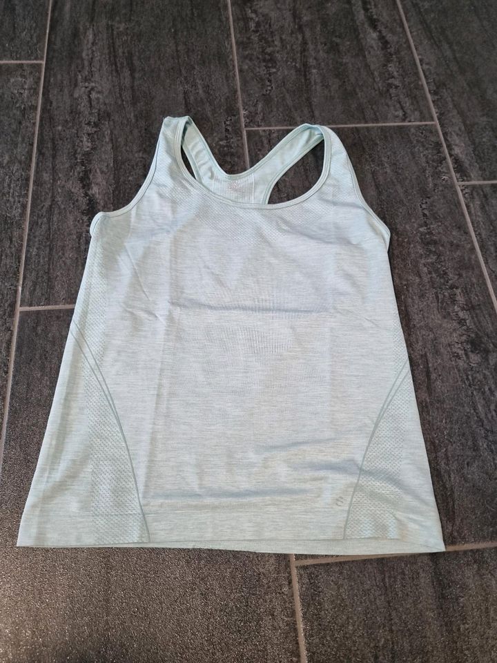 Sport Top H&M mint türkis grün fällt aus wie Größe M in Bocholt