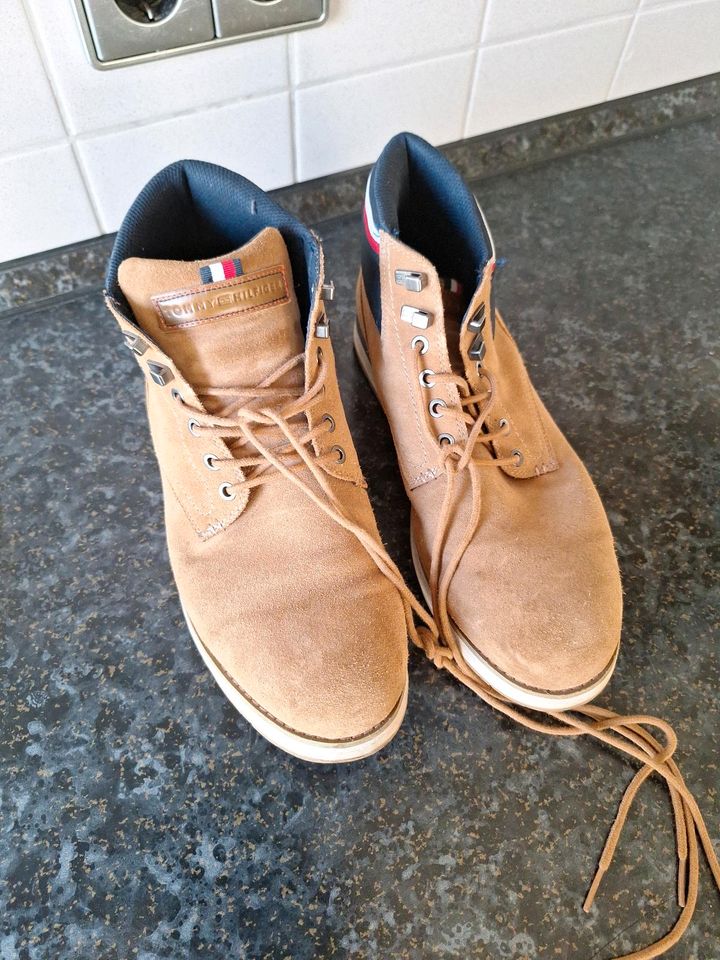 Tommy Hilfiger Herren Stiefeletten CORE HILFIGER SUEDE BOOT Gr 44 in Saarbrücken