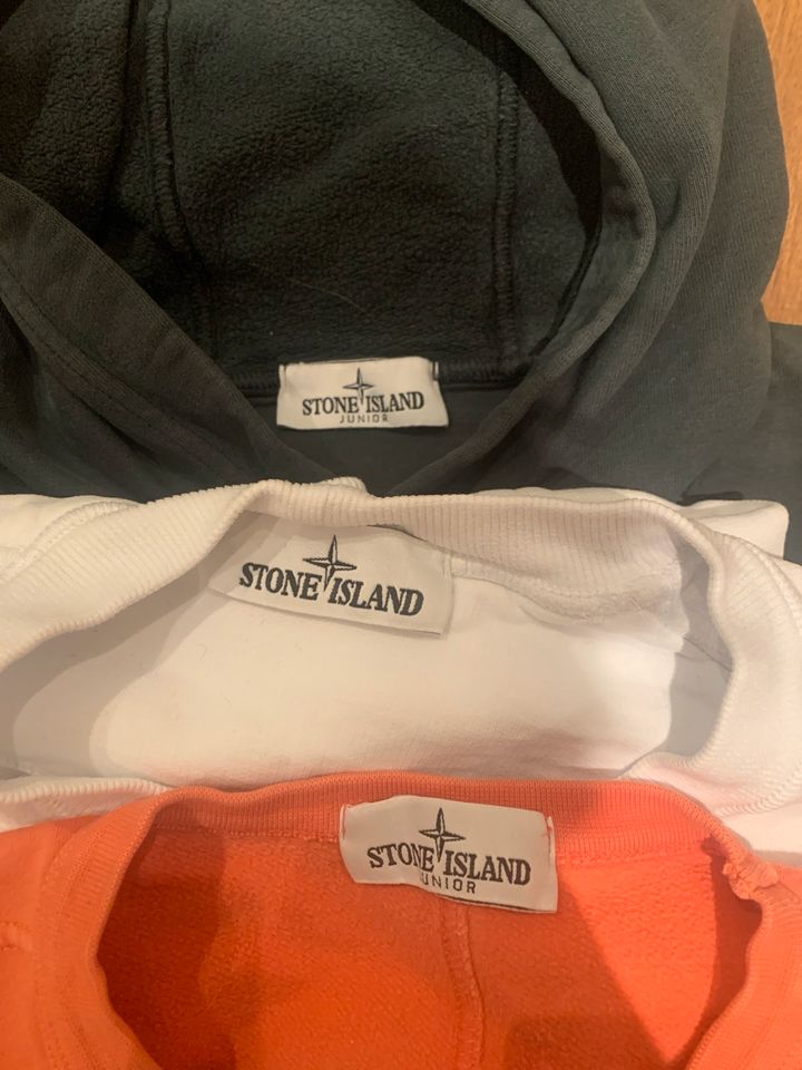 3 Stone Islands Sweaters / Hoodie in Erlangen