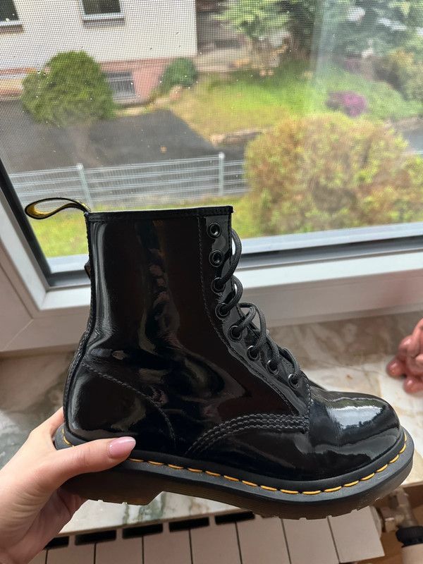 Schwarze Dr. Martens 1460 Stiefel Lack/Patent in Berlin