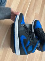 Blau schwarze Air Jordan 1 Mid in Größe 42,5 Nordrhein-Westfalen - Mönchengladbach Vorschau