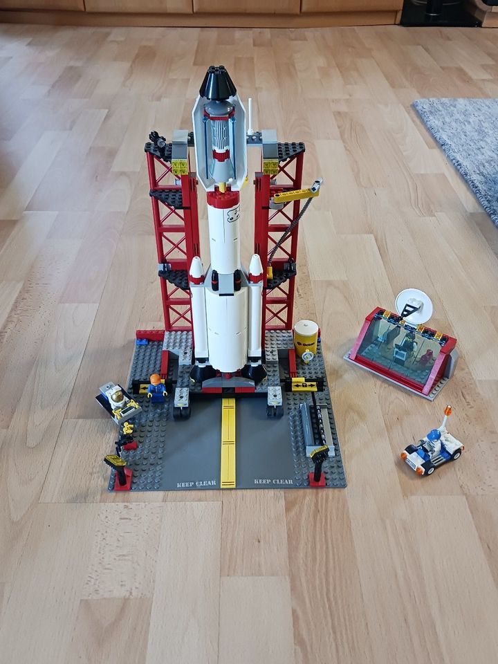 Verschiedene Lego City Raketenstation Sets (3368, 3365) in Glauburg