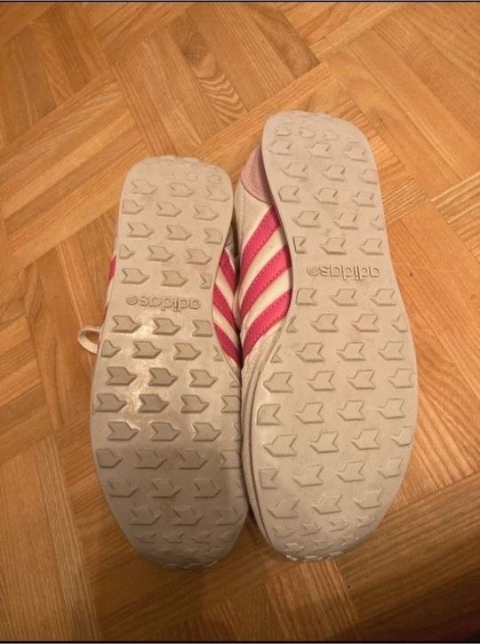 Adidas Schuhe Mädchen in Großhelfendorf