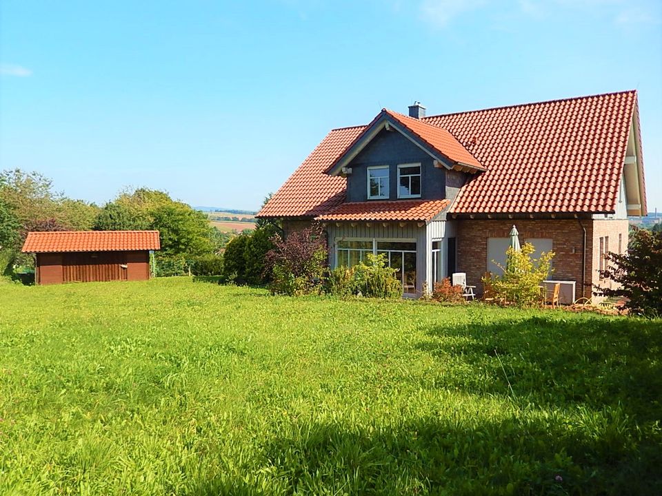 Luxuriöses Traumhaus in Ortsrandlage mit herrlichem Blick in Rüdershausen