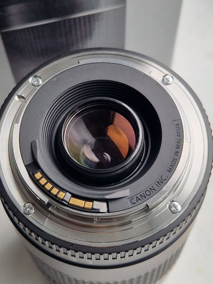 Zoom-Objektiv: Canon EF 75-300mm 1:4-5.6 III in Bad Segeberg