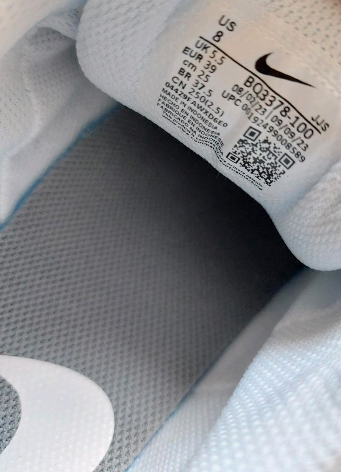 Nike M2K Tekno Damen Sneaker  ♥️ Gr. 39 grau/weiß in Kraichtal