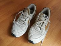 NIKE Sneaker / Schuhe / Beige mit goldenem Highlight / Gr. 41 Feldmoching-Hasenbergl - Feldmoching Vorschau