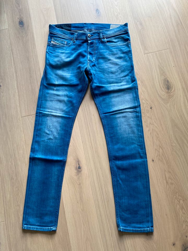 DIESEL Herren Jeans Neuwertig 31/32 hell blau in Hiddenhausen