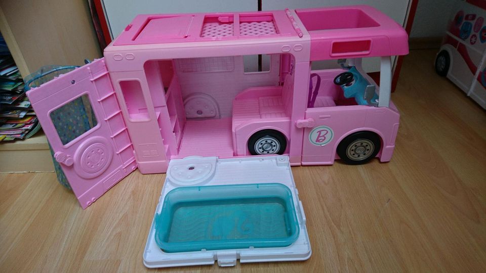 Barbie - Camper mit Pool in Erfurt