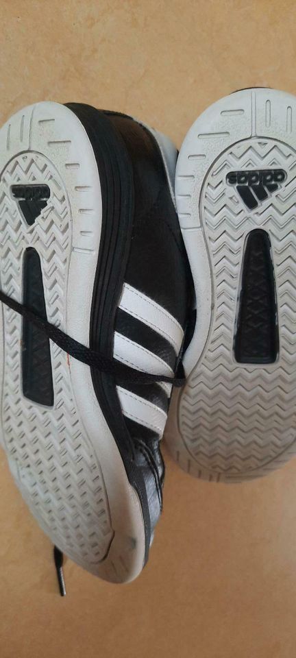 Adidas Leder Sportschuh Gr. 33 in Ochsenfurt