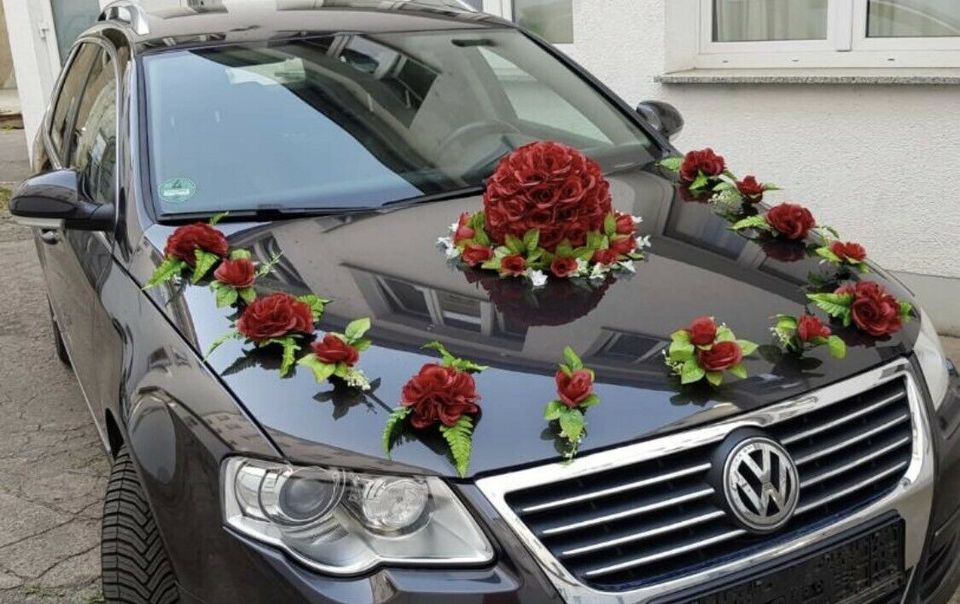 Hintergrund Tischrock Bogen Brautpaartisch Hochzeit rot weiß in Erfurt