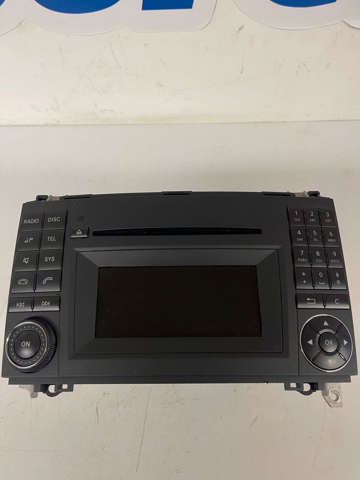 Original Mercedes-Benz Autoradio CD Monitor Bildschirm MF2920 in Hamburg