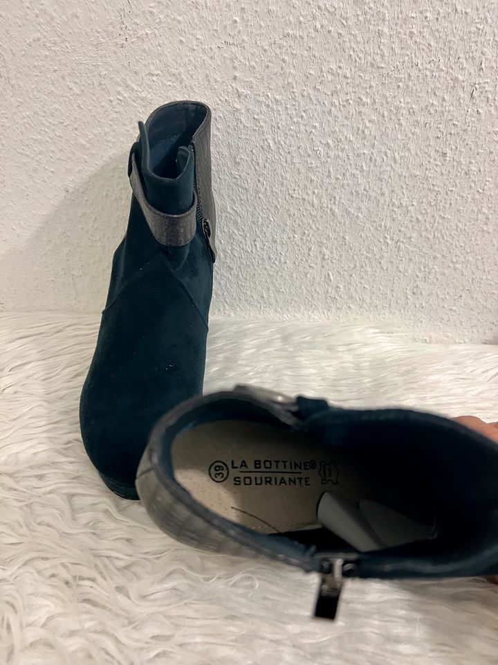 Schuhe/ Stiefel/Pumps La Bottine marineblau Gr. 39 NEU in Berlin