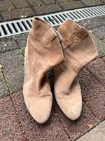Unisa Stiefeletten 38 beige Wildleder Stiefel Schuhe hochwertig Nordrhein-Westfalen - Neuss Vorschau