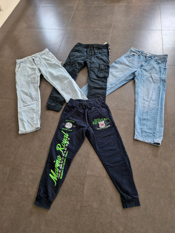 Hosenpaket Gr.M, 3x Jeans (Baggy) und 1x Jogginghose in Langenpreising