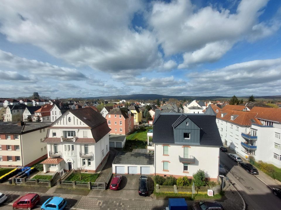 Großzügige 3,5 Zimmer Wohnung  in Friedberg mit zwei Balkonen  und einem unbezahlbarem Ausblick in Friedberg (Hessen)
