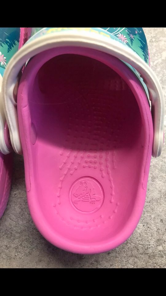 Crocs Sondermodell Disney Frozen Fever Clog mit Fersenriemen in Lüdenscheid