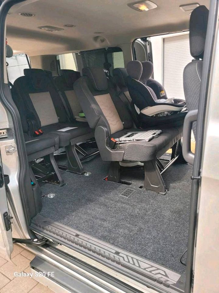 Ford Tourneo Custom 8 Sitz für Menschen mit Behinderung in Erding