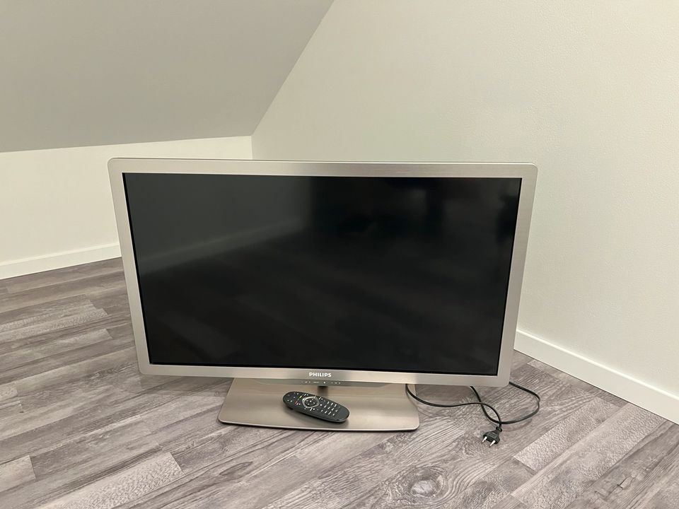 Philips 3D-Fernseher 37PFL7606K mit 3D Brillen+Wandhalterung in Embsen