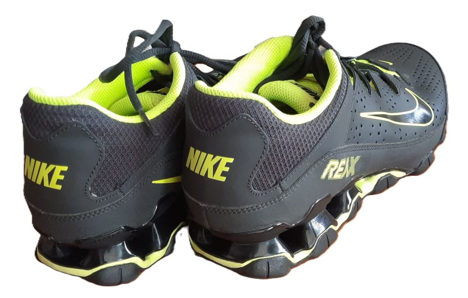 NIKE REAX 8 TR MESH Sneaker Trainingschuh  Schwarz/Neon Gr. 45 in Darmstadt