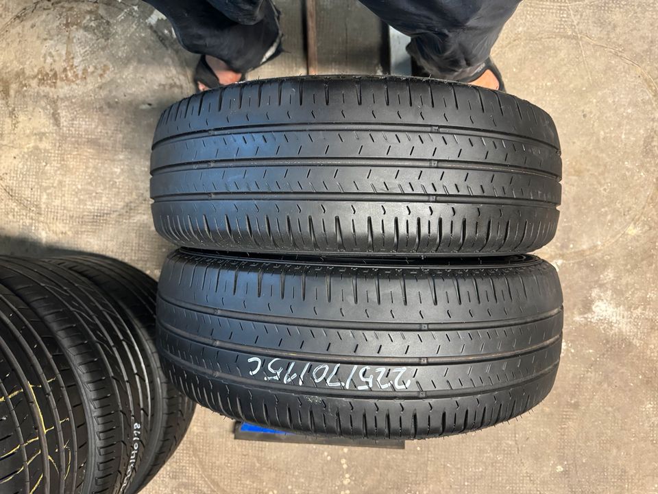 2 Sommerreifen  NEXEN 225/70R15C in Wiesbaden