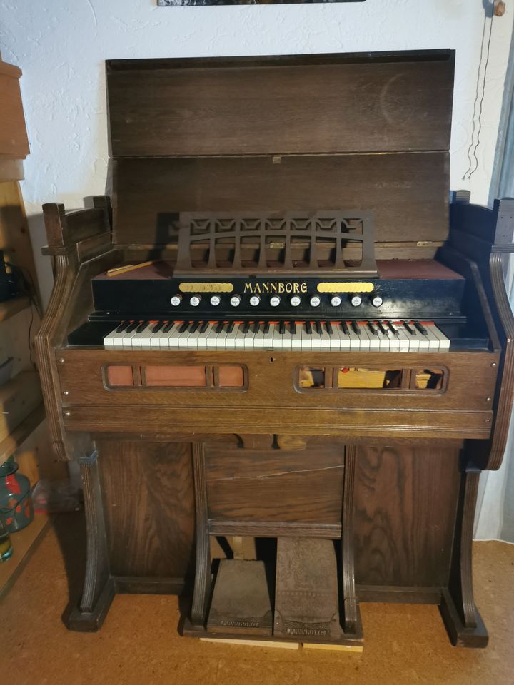 altes Harmonium in Frauenau