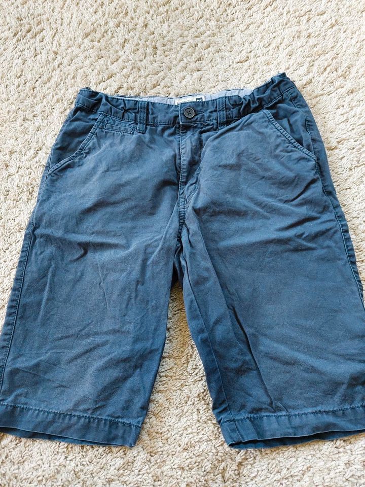 3 Shorts Bermuda Gr. 164 blau/rot Chino Shorts *top* in Troisdorf