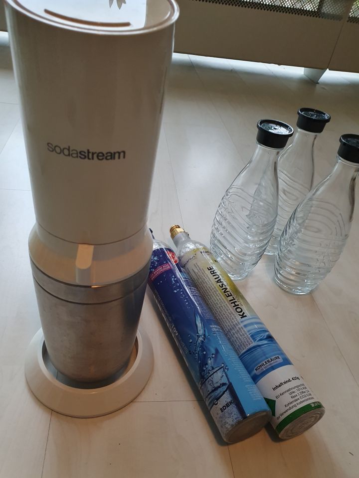 SodaStream Wassersprudler Crystal, 3 Glasflaschen, 1+1 Zylinder in Ottobrunn