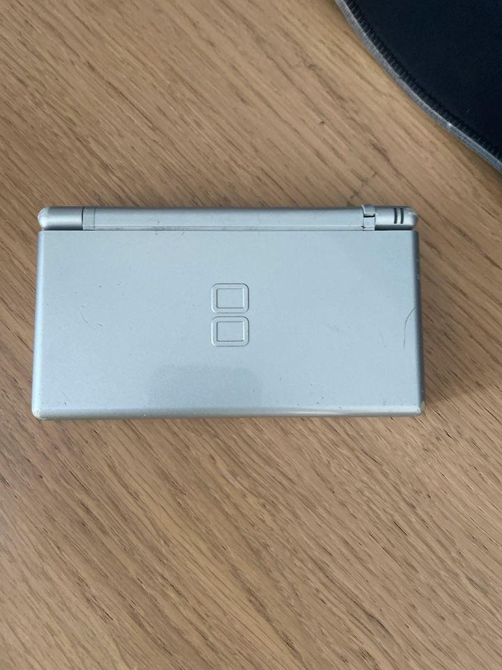 NINTENDO DS LITE Grau mit Case in Bischofsheim