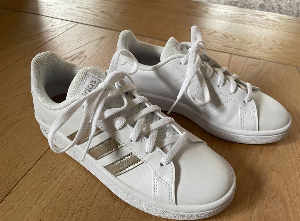 Adidas Grand Court Sneaker Turnschuhe Damen Mädchen Größe 36 NEU in Wolfratshausen