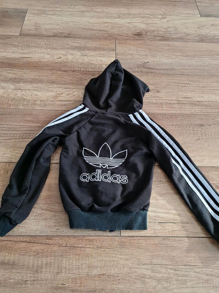 Adidas Kapuzenjacke Sweatjacke in Langelsheim