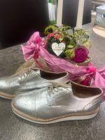 Damen Schuhe, in silber, Sneaker , einmal getragen Niedersachsen - Stadthagen Vorschau