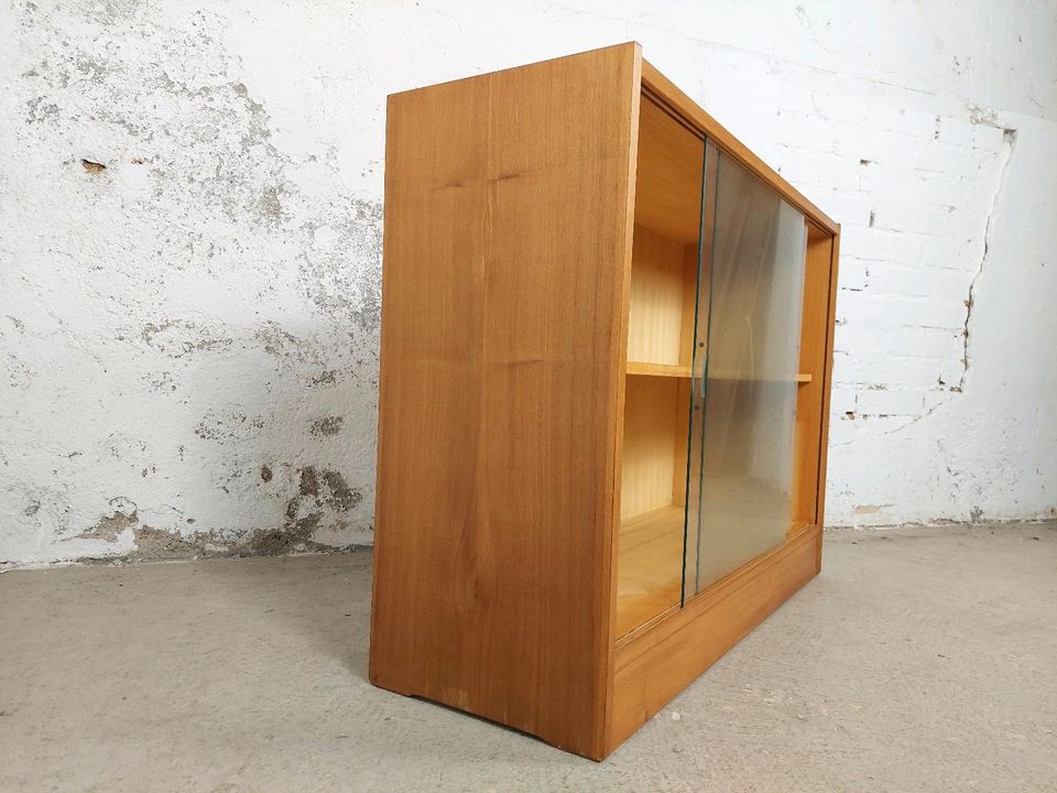 1v4 Vintage Kommode Regal Vitrine Holzschrank 60er 70er DDR Retro in Leipzig