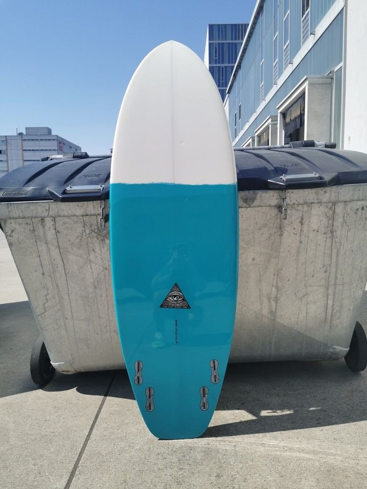 Light THE BOMB 6'0 Surfboard LEICHT BESCHÄDIGT VB 470€* in Frankfurt am Main