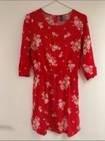 kurzes Kleid 36 H&M mit 3/4 Ärmeln Sommerkleid Blumen S rot Hessen - Ober-Mörlen Vorschau