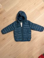 Wattierte Kinderjacke mit Kapuze von Benetton (Neu) München - Laim Vorschau