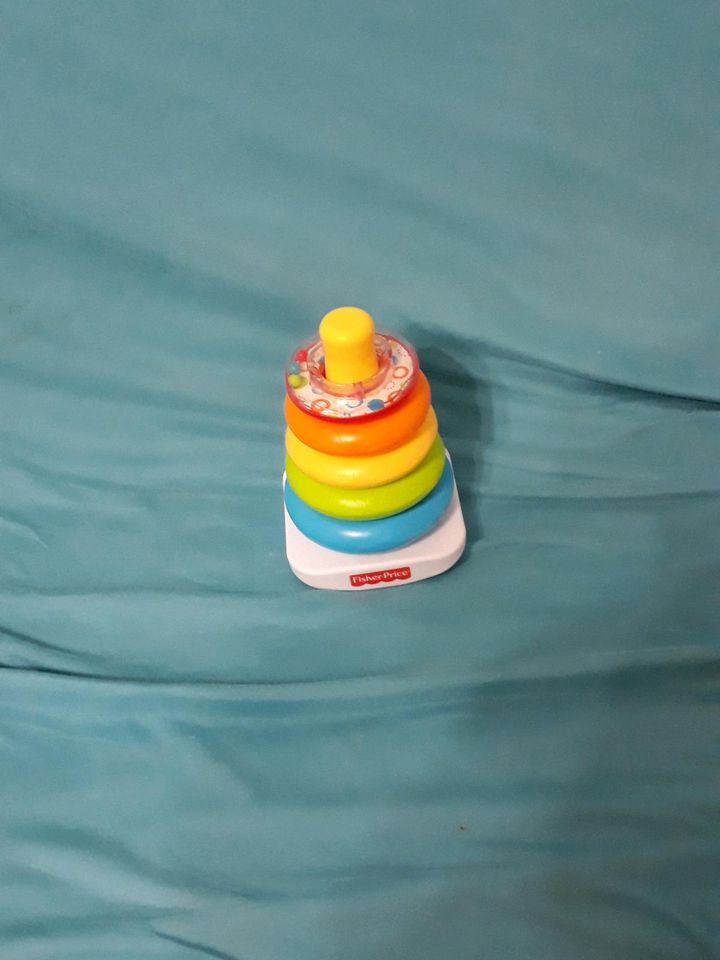 Fisher-Price FHC92 Colourful Ring Pyramid Stacking Tower Motor an in Berlin