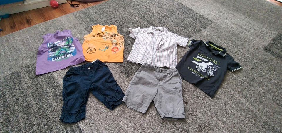 Jungen Sommer Paket gr 116 Shorts Shirts Hosen in Langen (Hessen)