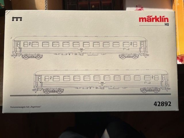 Märklin Konvolut H0 Züge, Wagen, Schienen, Häuser & viel Zubehör in Jabel