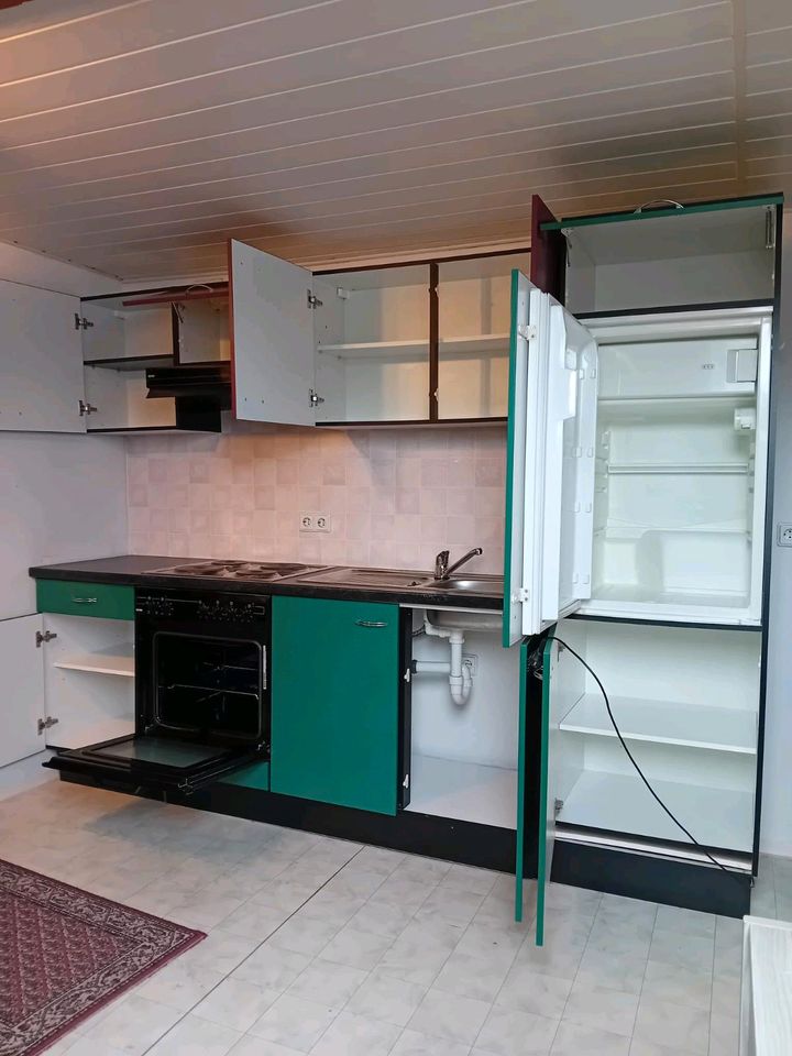 Einbauküche farbig mit Elektrogeräten in Adorf-Vogtland