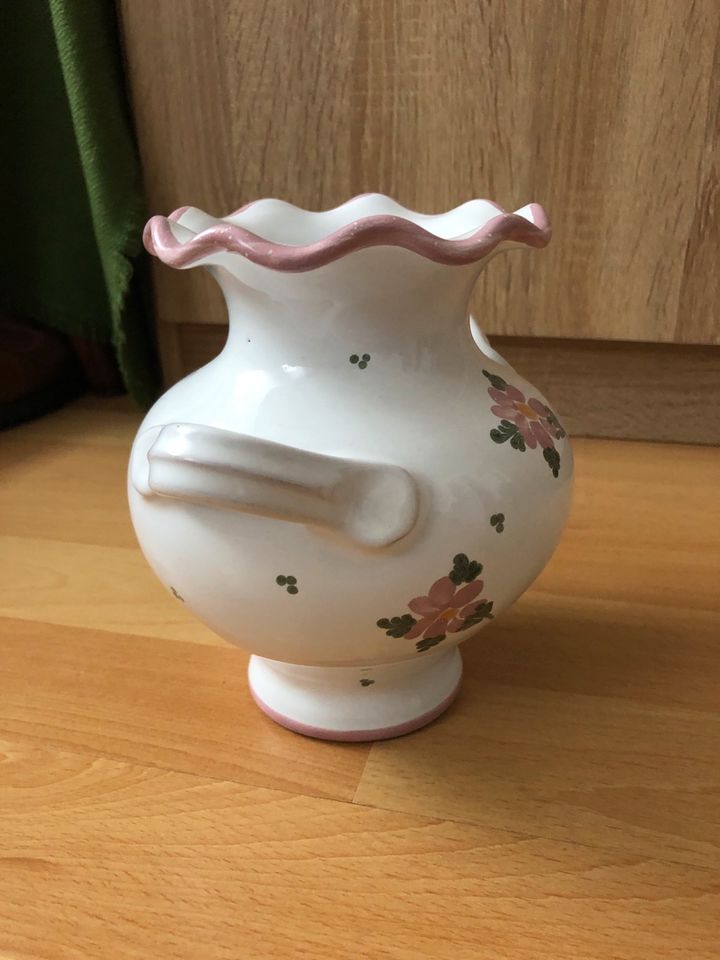 Weiße Vintage Keramik Vase mit Blüten in Altrosa in Oppenweiler