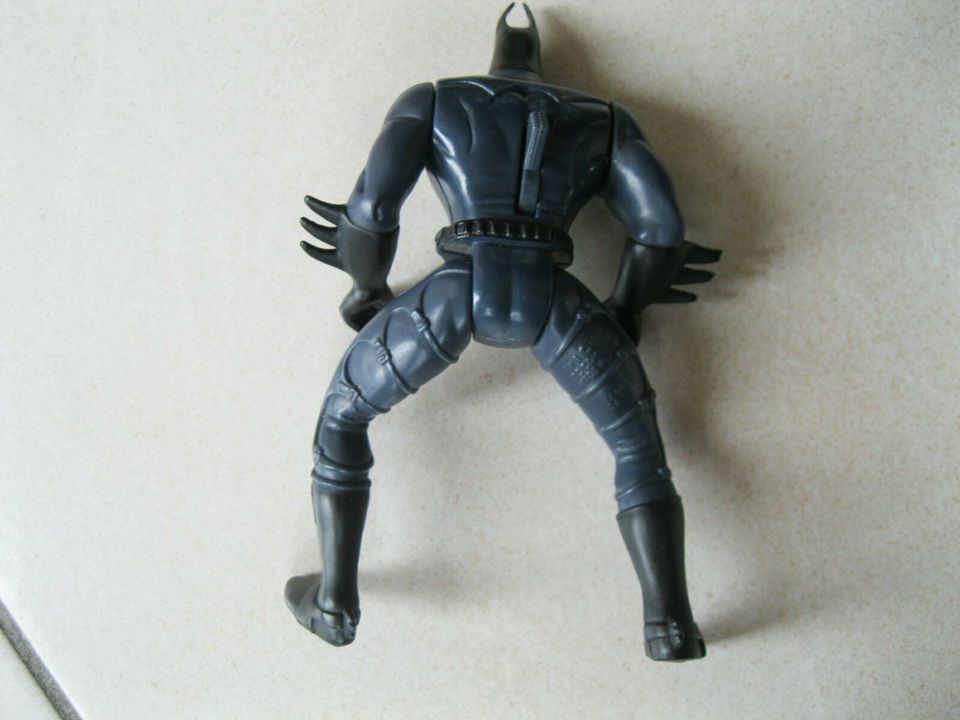 Batman Figur mit einem beweglichen Arm -gebraucht- in Baunach