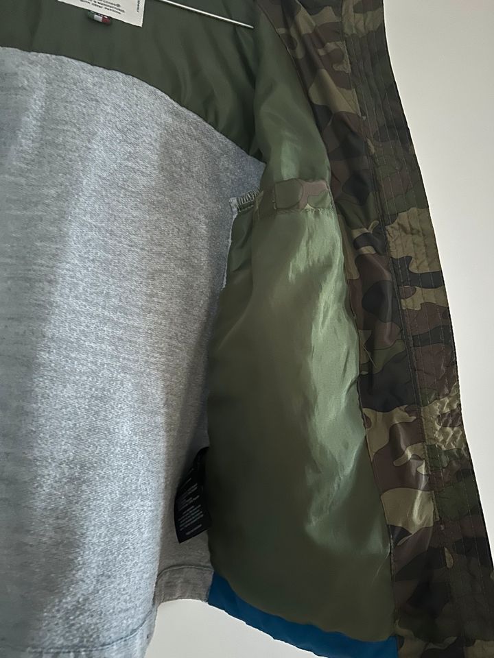 Vingino Camouflage Daunen Sweatshirt wie neu in Westerstede