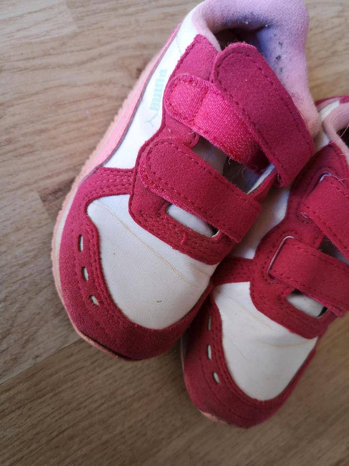 Puma Schuhe rosa pink weiß 23 24 Turnschuhe in Lichtentanne